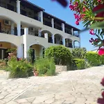 מלון דירות Blue Waves Corfu קאבוס