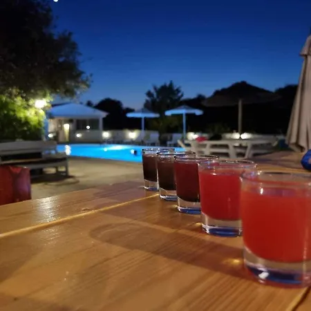 Blue Waves Corfu 公寓式酒店