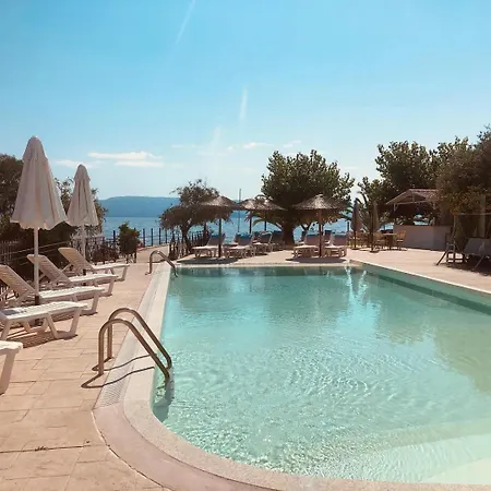 아파트호텔 Blue Waves Corfu